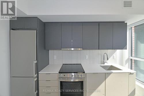 0419 - 8 Tippett Road, Toronto, ON - Indoor Photo Showing Kitchen