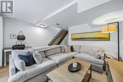 121 Montgomery Avenue, Toronto, ON - Indoor Photo Showing Living Room