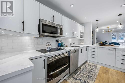 121 Montgomery Avenue, Toronto, ON - Indoor Photo Showing Kitchen With Upgraded Kitchen
