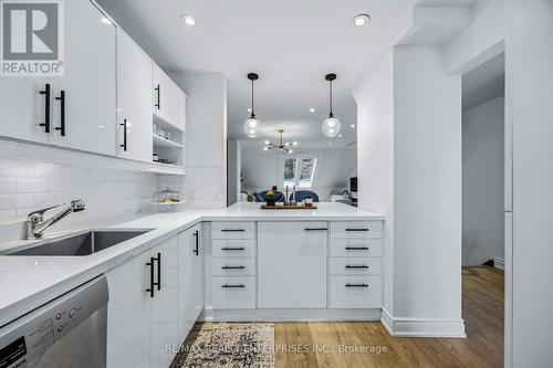 121 Montgomery Avenue, Toronto, ON - Indoor Photo Showing Kitchen With Upgraded Kitchen