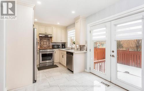 5050 Bunton Crescent, Burlington, ON - Indoor Photo Showing Kitchen