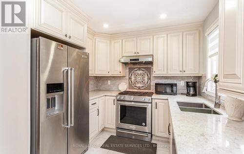 5050 Bunton Crescent, Burlington, ON - Indoor Photo Showing Kitchen With Stainless Steel Kitchen With Double Sink With Upgraded Kitchen