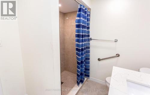 5050 Bunton Crescent, Burlington, ON - Indoor Photo Showing Bathroom