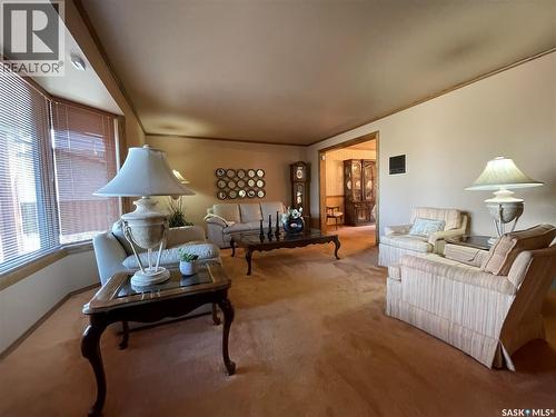 38 Sunset Drive N, Yorkton, SK - Indoor Photo Showing Living Room