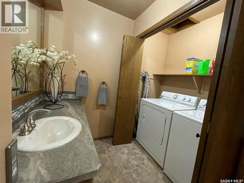 38 Sunset Drive N, Yorkton, SK - Indoor Photo Showing Other Room