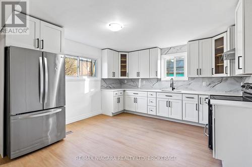 396 Fairview Road, Fort Erie (Crescent Park), ON - Indoor Photo Showing Kitchen