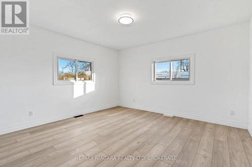 Back unit bedroom 1. - 396 Fairview Road, Fort Erie (Crescent Park), ON - Indoor Photo Showing Other Room