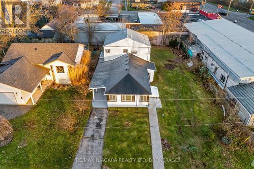 Both units with separate entrances. - 396 Fairview Road, Fort Erie (Crescent Park), ON - Outdoor