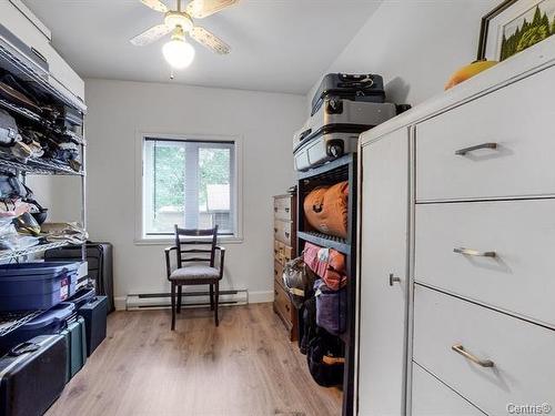 Bedroom - 130B-130 Av. Du Pacifique, Laval (Laval-Des-Rapides), QC - Indoor