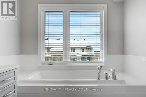 527 Rowers Way, Ottawa, ON - Indoor Photo Showing Bathroom