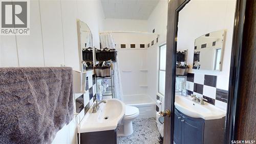 416 T Avenue S, Saskatoon, SK - Indoor Photo Showing Bathroom