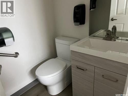 239 960 E Assiniboine Avenue, Regina, SK - Indoor Photo Showing Bathroom