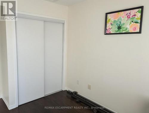 8 - 2579 Sixth Line, Oakville, ON - Indoor Photo Showing Other Room