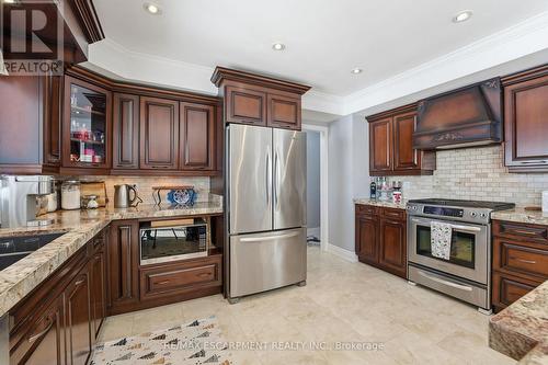 5940 Young Street, Grimsby, ON - Indoor Photo Showing Kitchen With Double Sink