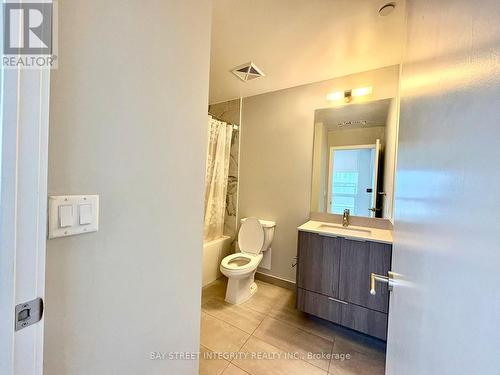 212 - 32 Forest Manor Road, Toronto, ON - Indoor Photo Showing Bathroom