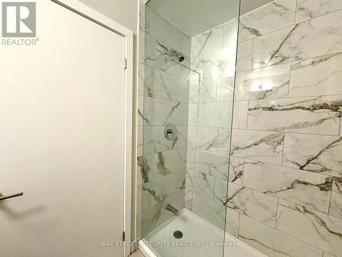 212 - 32 Forest Manor Road, Toronto, ON - Indoor Photo Showing Bathroom