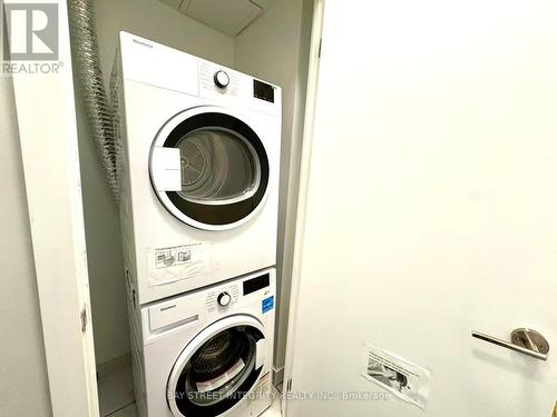 212 - 32 Forest Manor Road, Toronto, ON - Indoor Photo Showing Laundry Room