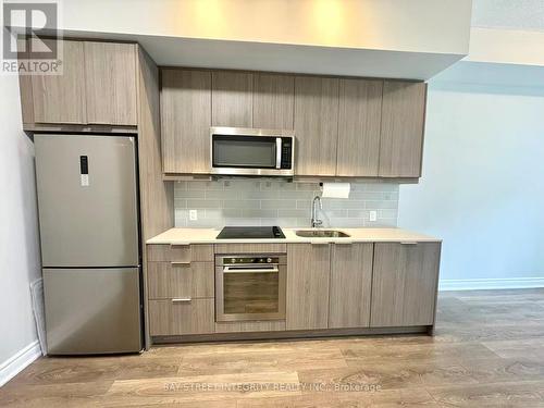 212 - 32 Forest Manor Road, Toronto, ON - Indoor Photo Showing Kitchen