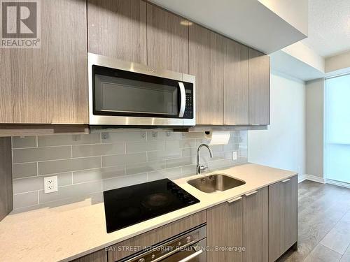 212 - 32 Forest Manor Road, Toronto, ON - Indoor Photo Showing Kitchen