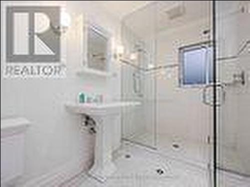 26 Summerhill Avenue, Toronto, ON -  Photo Showing Bathroom