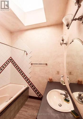 3Rd Floor - 511 Mount Pleasant Road, Toronto, ON 