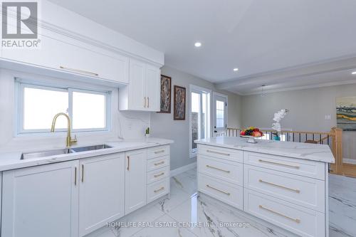 103 Salisbury Circle, Brampton, ON - Indoor Photo Showing Kitchen With Double Sink