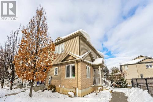 32 - 10 FOXGLOVE CRESCENT  Kitchener, ON N2E 0E1