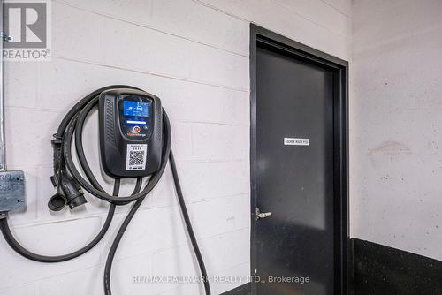 Th1 - 40 Ed Clark Gardens, Toronto, ON - Indoor Photo Showing Laundry Room