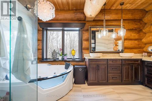 Luxurious Principal Bedroom 5 pc Ensuite - 877360 5Th Line E, Mulmur, ON - Indoor Photo Showing Bathroom