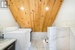 2nd Floor Apartment 4 pc Bathroom and Laundry - 