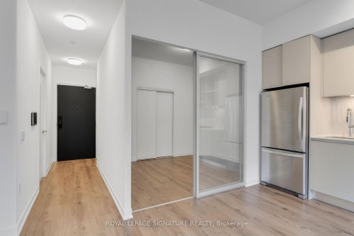 518-395 Dundas Street W, Oakville, ON - Indoor Photo Showing Other Room