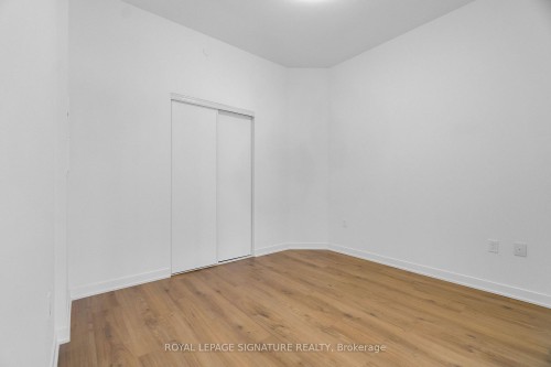 518-395 Dundas Street W, Oakville, ON - Indoor Photo Showing Other Room