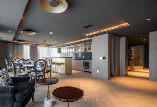 518-395 Dundas Street W, Oakville, ON - Indoor