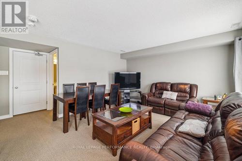 8 - 474 Clearbrook Drive, Ottawa, ON - Indoor Photo Showing Living Room