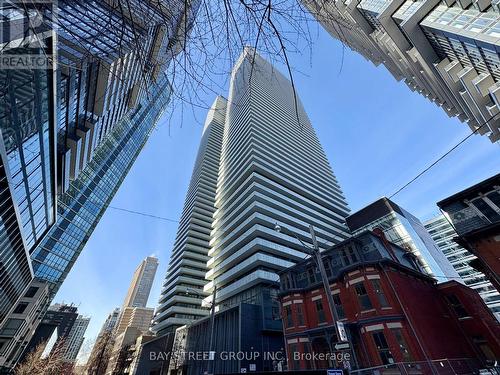 3908 - 50 Charles Street E, Toronto, ON - Outdoor
