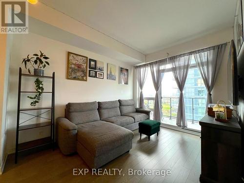 3007 - 2212 Lake Shore Boulevard W, Toronto, ON - Indoor Photo Showing Living Room