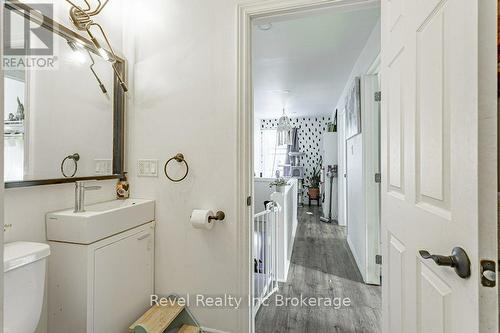 226 Oxford Street, Ingersoll (Ingersoll - South), ON - Indoor Photo Showing Bathroom