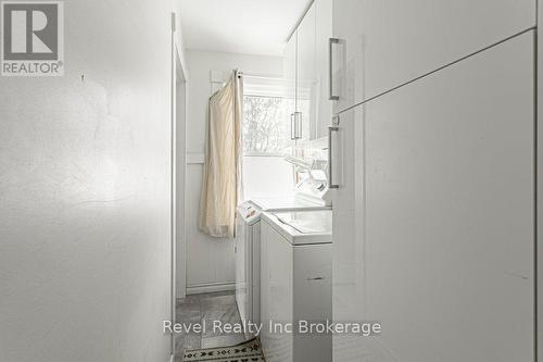 226 Oxford Street, Ingersoll (Ingersoll - South), ON - Indoor Photo Showing Laundry Room
