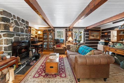 Living room - 278 Ch. Du Mont-Castor, Sainte-Agathe-Des-Monts, QC - Indoor Photo Showing Living Room With Fireplace