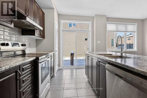 168 Bandelier Way W, Ottawa, ON - Indoor Photo Showing Kitchen With Stainless Steel Kitchen With Double Sink With Upgraded Kitchen