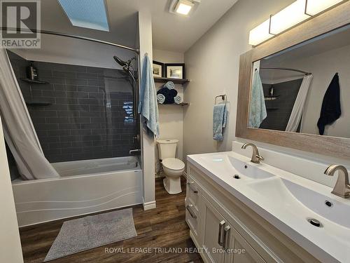 17 - 163 Pine Valley Drive, London South (South N), ON - Indoor Photo Showing Bathroom