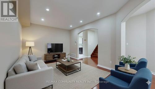 10 Oxfordshire Street, Markham, ON - Indoor Photo Showing Living Room