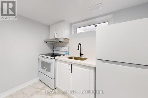7 Stoney Creek Drive, Toronto, ON - Indoor Photo Showing Kitchen