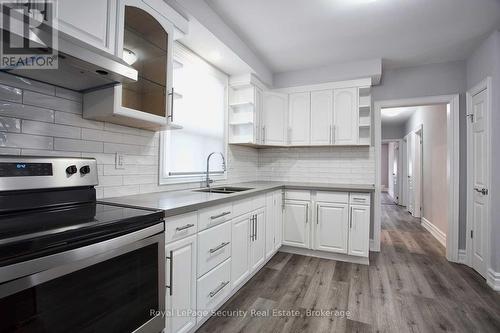 2Nd Floor - 32 Ashbury Avenue N, Toronto, ON - Indoor Photo Showing Kitchen With Double Sink With Upgraded Kitchen