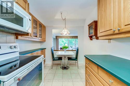 405 - 240 Scarlett Road, Toronto, ON - Indoor Photo Showing Kitchen