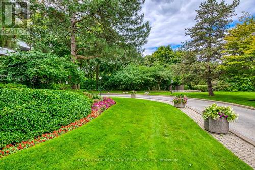 405 - 240 Scarlett Road, Toronto, ON - Outdoor