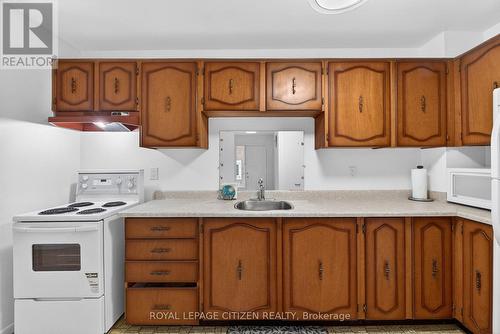 54 Camberley Court, Toronto, ON - Indoor Photo Showing Kitchen