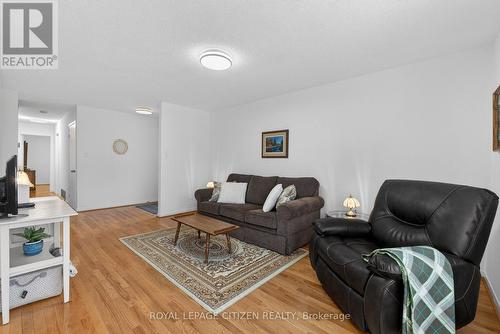 54 Camberley Court, Toronto, ON - Indoor Photo Showing Living Room