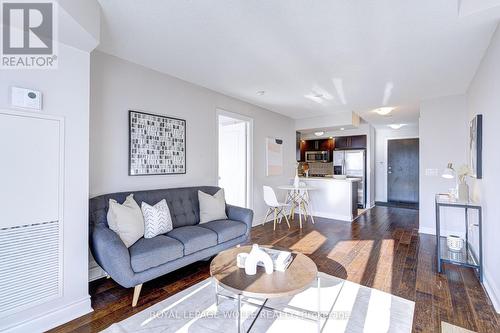 2123 - 500 Doris Avenue, Toronto, ON - Indoor Photo Showing Living Room
