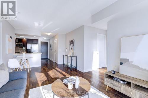 2123 - 500 Doris Avenue, Toronto, ON - Indoor Photo Showing Living Room